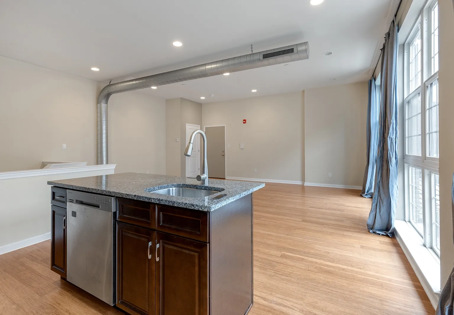 2 bed, 1147 sqft, $2,395 — Photo 3