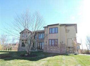 6235 Lochmoor Ct, Solon, OH 44139