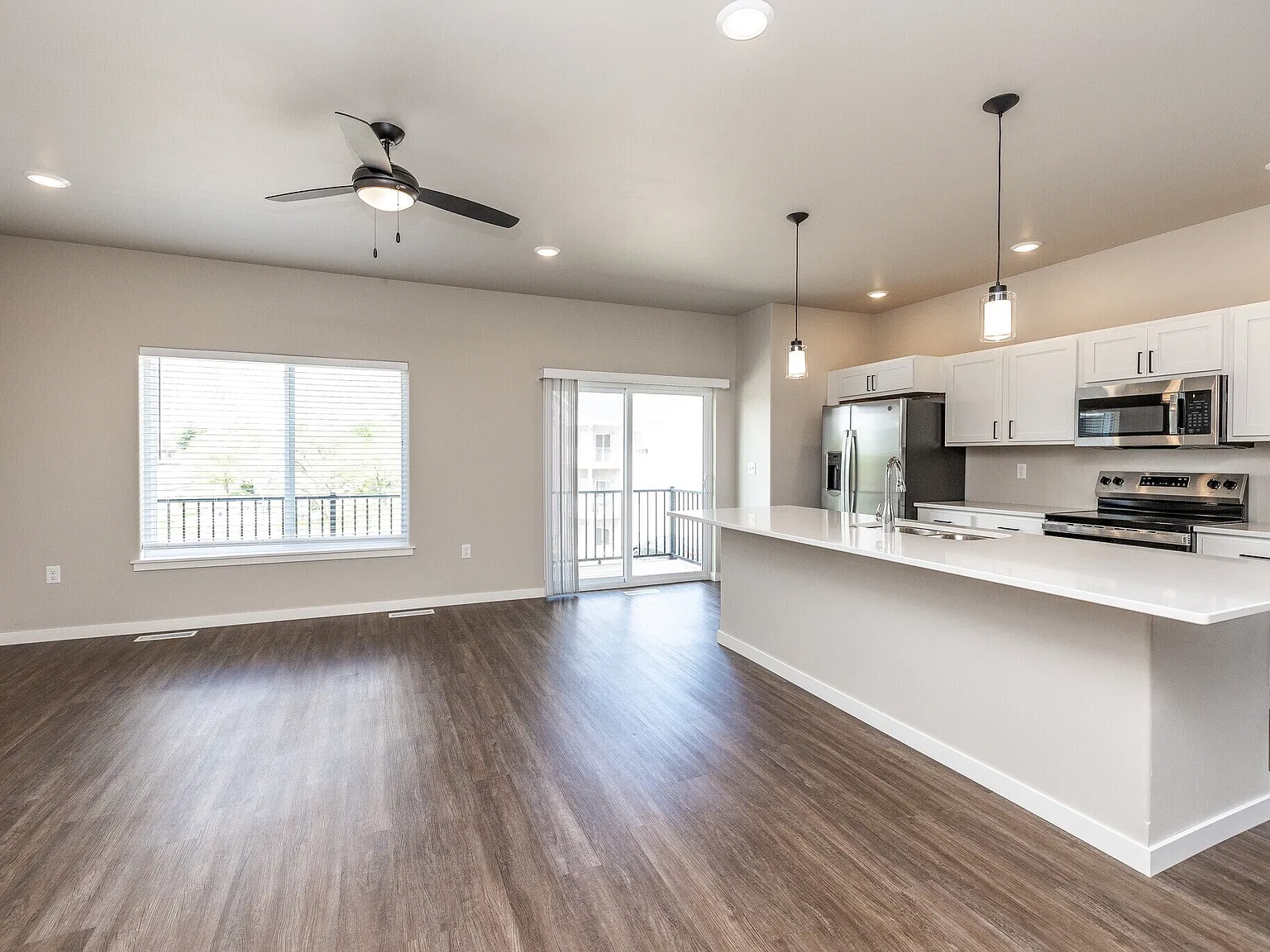 2 bed, 2.5 bath, 1320 sqft, $1,675 — Photo 4