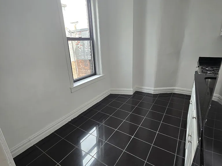 33 Bank St #26 — Photo 4