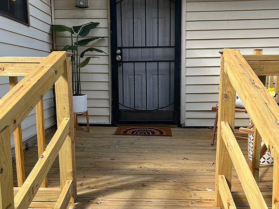 3rd image of 1832 Painters St