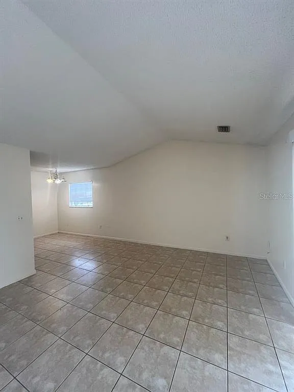 2 bed, 1.0 bath, 852 sqft, $1,400 — Photo 2
