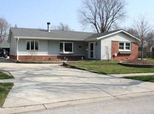 1193 Bosworth Ln, Elk Grove Village, IL 60007