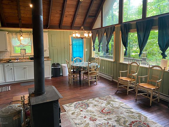 4th image of 2767 Pocono Cir