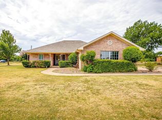 725 Ranch Rd, Saginaw, TX 76131