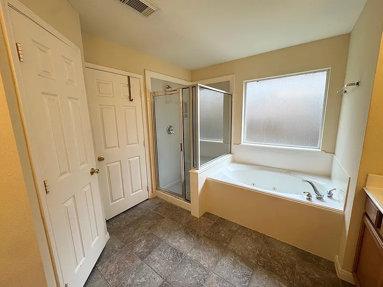 2601 Easton Springs Ct — Photo 19