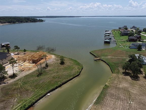 3rd image of 186 Waterfront Dr
