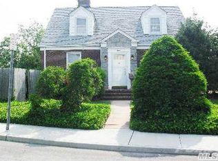303 Felter Ave, Woodmere, NY 11598
