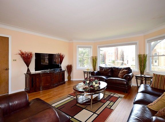 4th image of 7919 Karlov Ave