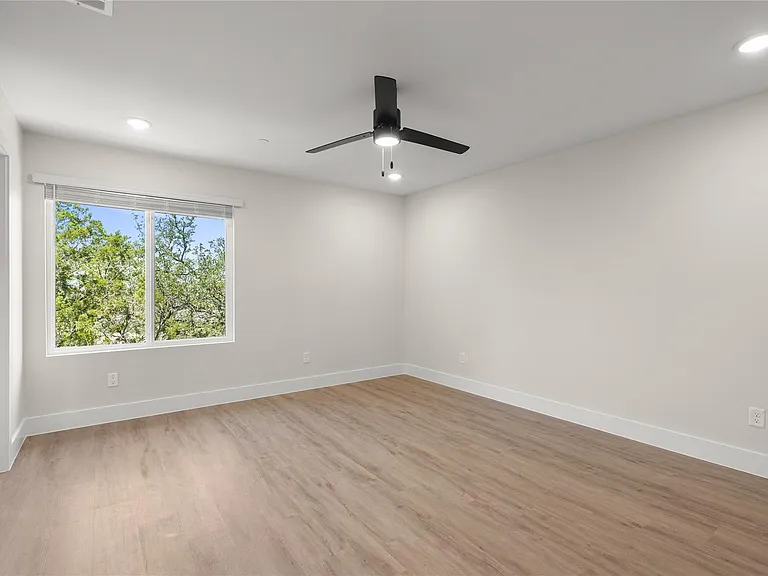 5512 Mobeetie Loop — Photo 10