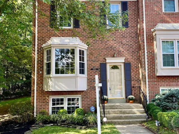 10462 Malone Ct, Fairfax, VA 22032