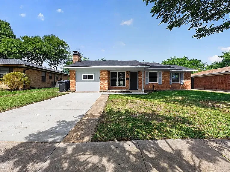 705 Donald Dr — Photo 18