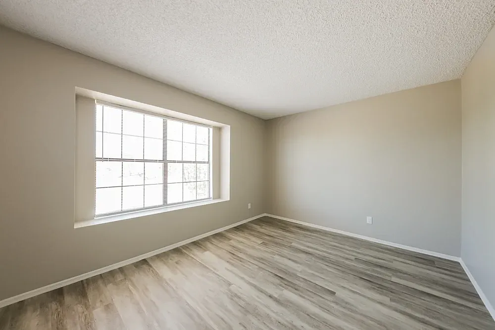 4 bed, 2.5 bath, 2056 sqft, $1,300 — Photo 3