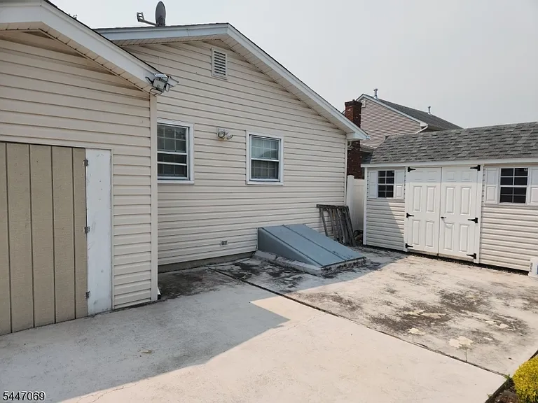 112 Brentwood Rd — Photo 16
