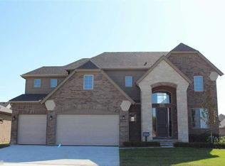 17032 Pienza Dr, Macomb, MI