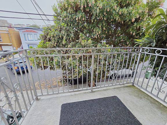 5th image of 432 Santa Barbara Ave