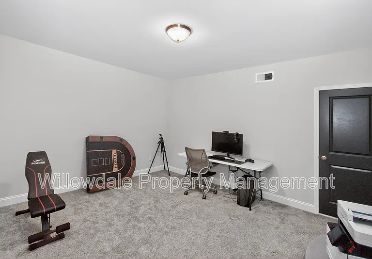111 N Parkside Dr — Photo 41