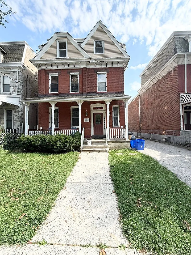 Sumac St 204 — Photo 3