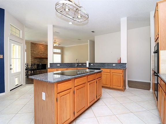 3rd image of 2731 Olympia Dr