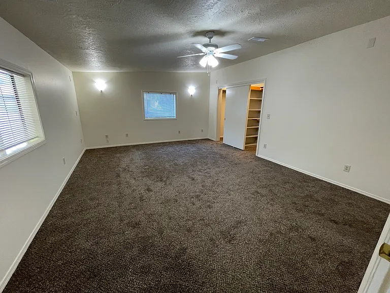 209 W Murray St — Photo 10