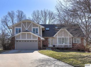 16209 Oak Cir, Omaha, NE 68130