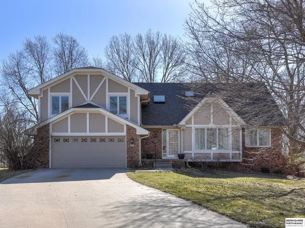 16209 Oak Cir, Omaha, NE 68130