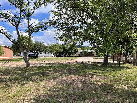 3rd image of 113 Riverpark Dr