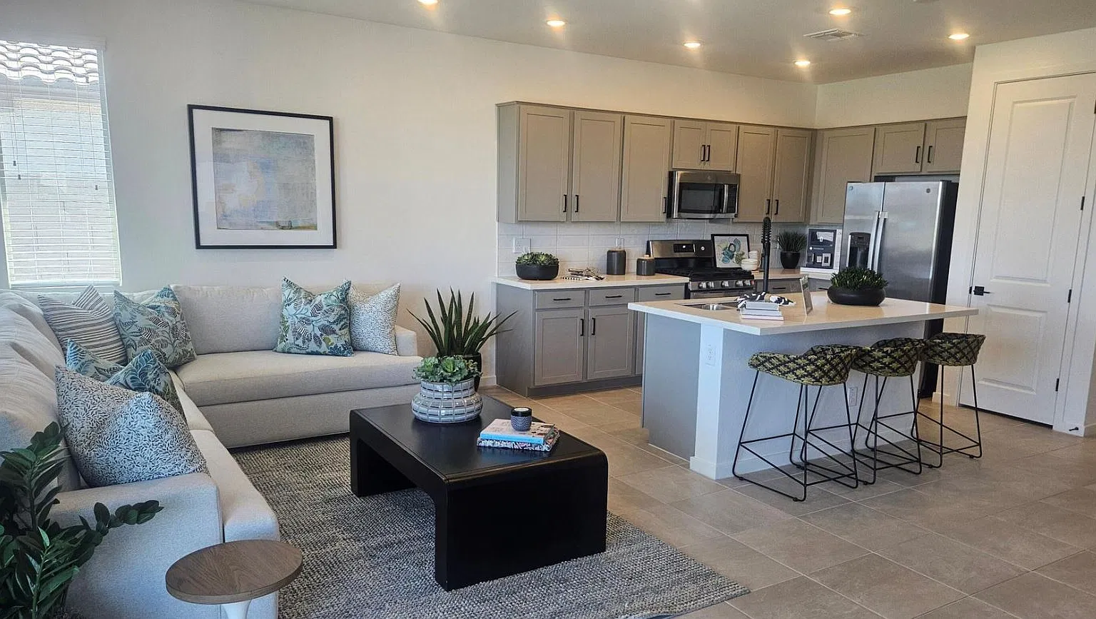 3 bed, 1448 sqft, $2,450 — Photo 3