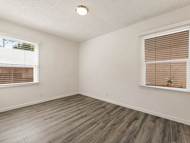 16601 Valerio St — Photo 25