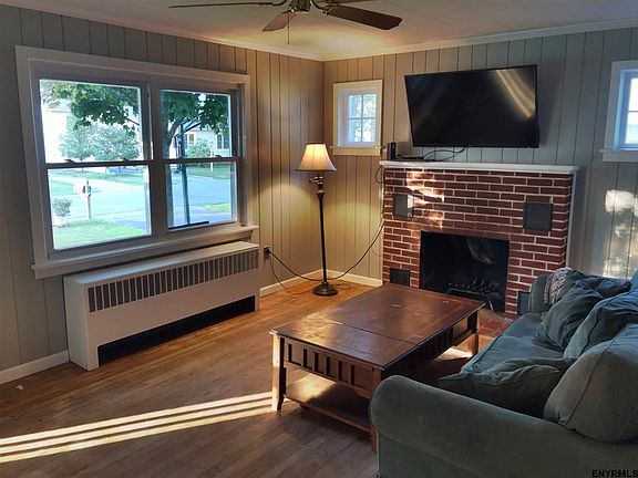 2nd image of 520 Leahy Ln