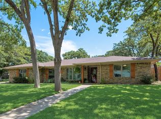 111 Ridgecrest Cir, Denton, TX 76205