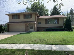 1517 E Lowden Ln, Mount Prospect, IL