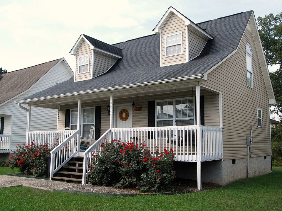 2nd image of 3017 Holly Brook Cir NE