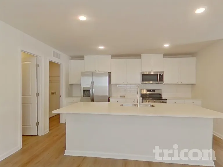2503 Trollinger Dr — Photo 3