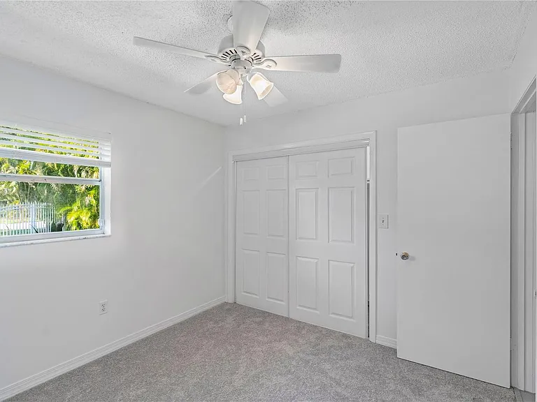 16900 SW 62nd St — Photo 34