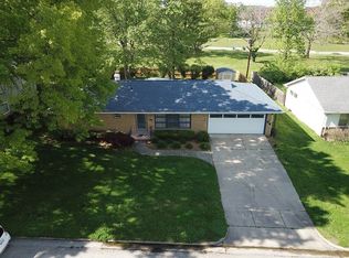 24 Eastmoreland Ln, Decatur, IL 62521