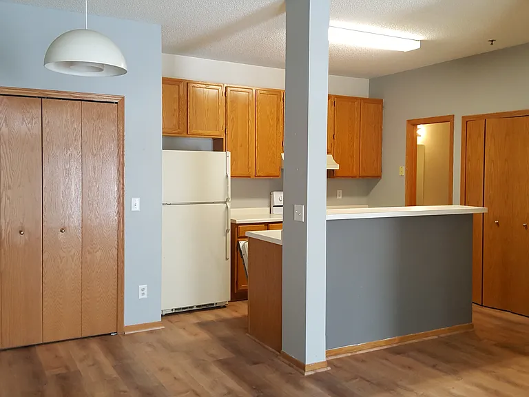 842 Cortland Rd — Photo 2
