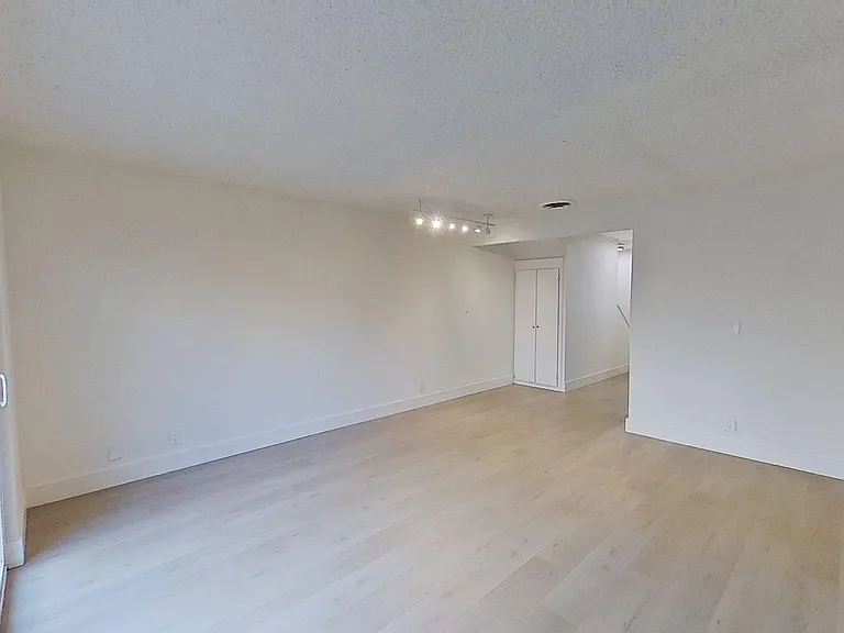 443 W Valencia Dr — Photo 7