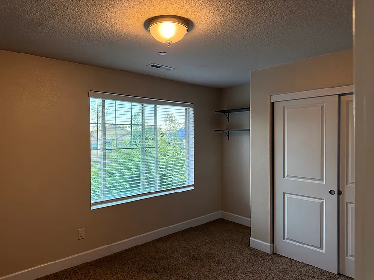 3227 NW 46th Ave — Photo 5