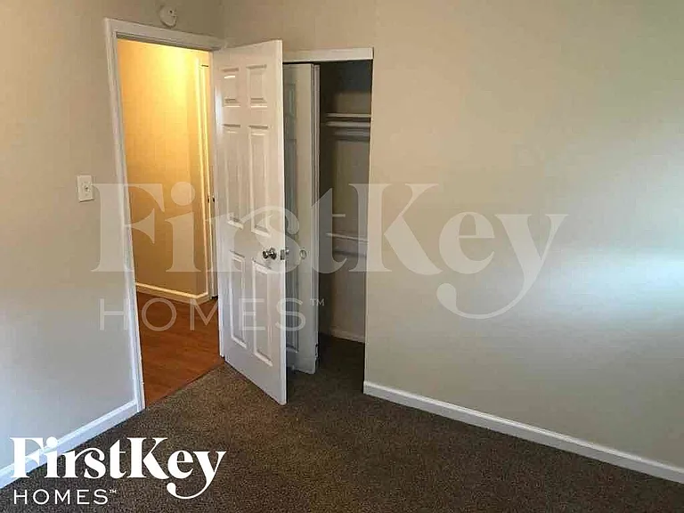 4801 Leone Dr — Photo 11