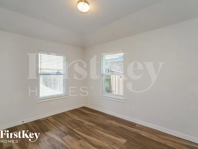 9005 Dameron Dr — Photo 7