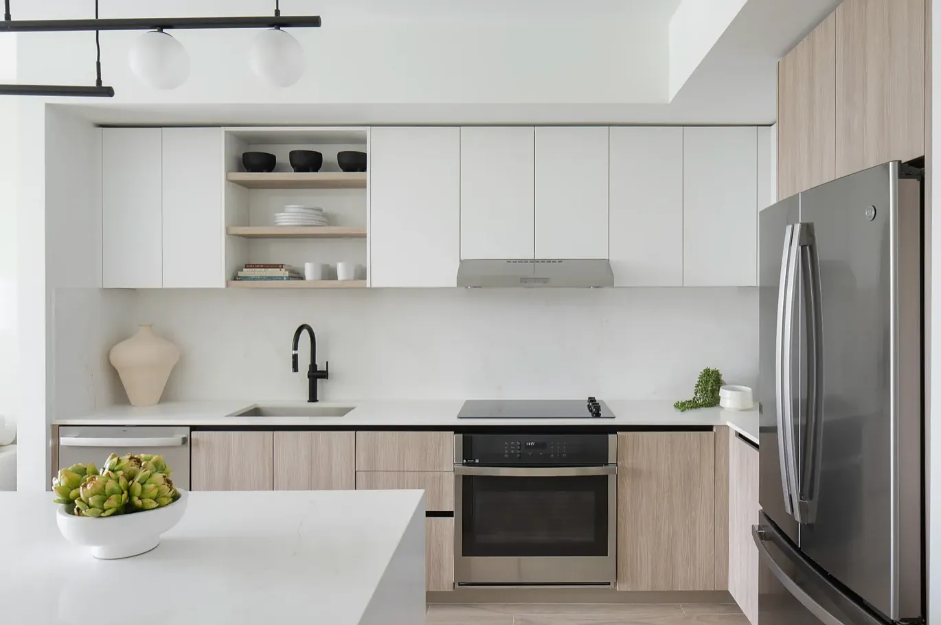 2 bed, 1050 sqft, $5,890 — Photo 1