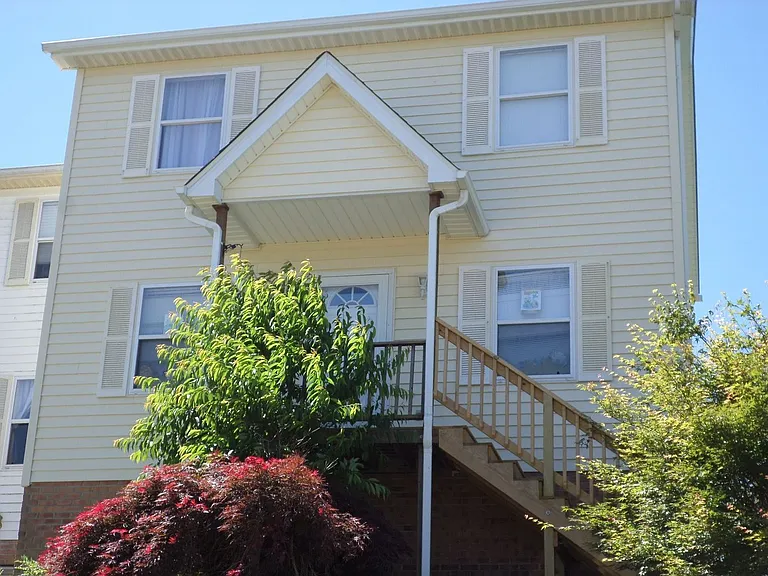590 Tarrytown Rd — Photo 1