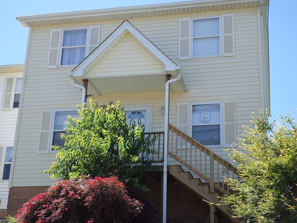 1st image of 590 Tarrytown Rd