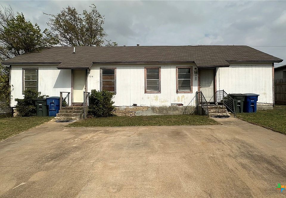 1st image of 724-726 W Avenue B