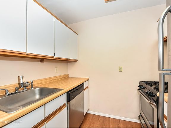 3rd image of 2 Birchwood Ct APT 3B