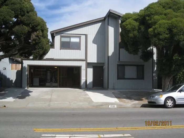 1720 Elm St photo 1