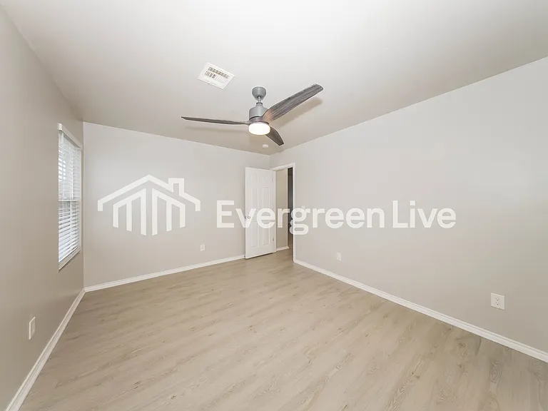9601 Evie Dr — Photo 8