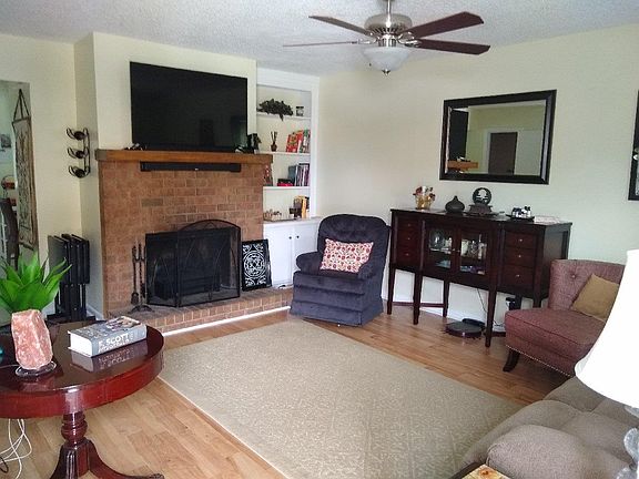 4th image of 736 E Northfield Blvd