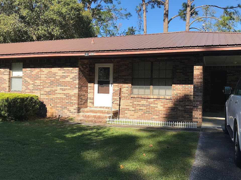 1st image of 325 SW Leisure Dr #102